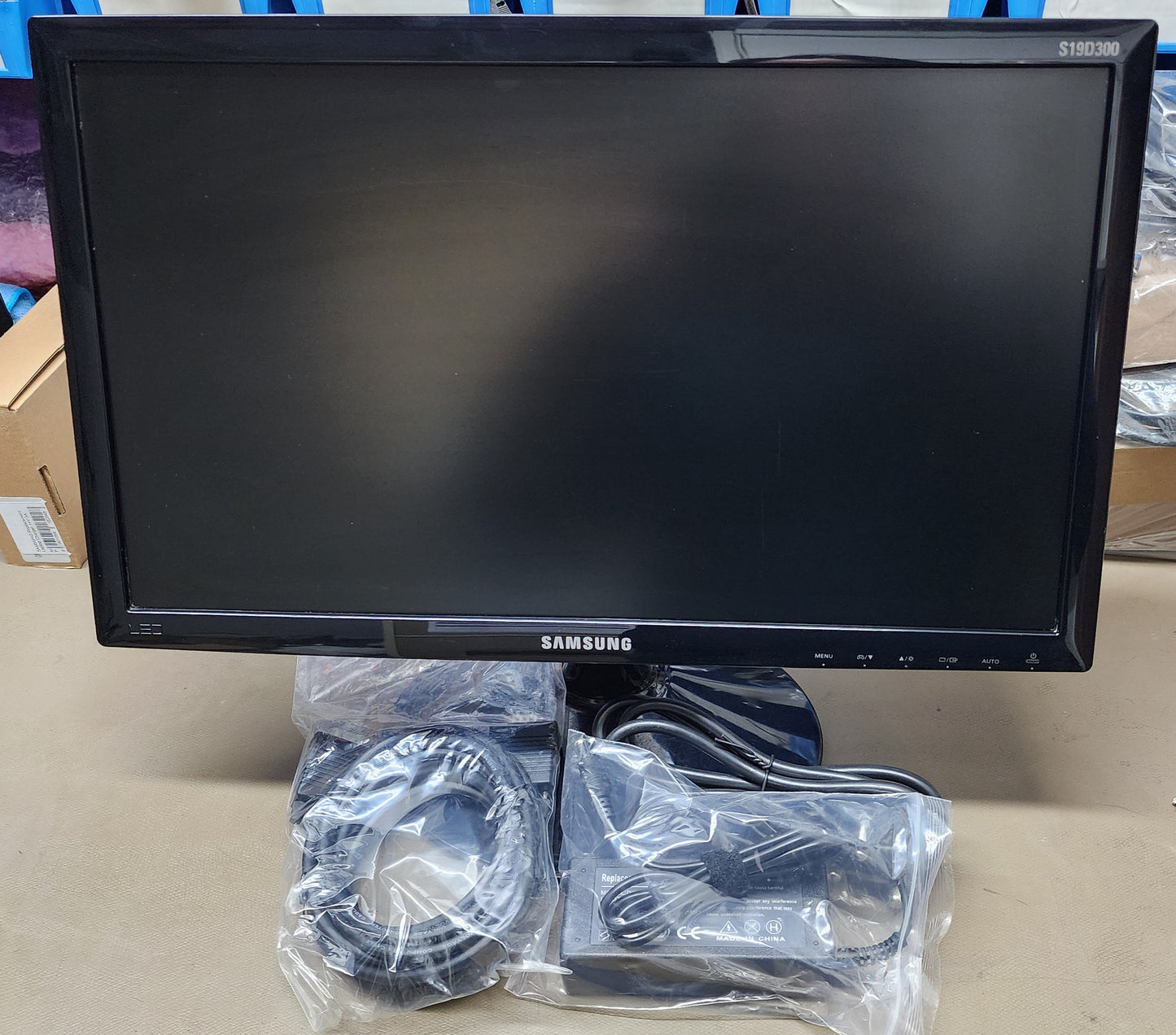 Samsung S19D300NY 18.5" (16:9) 1366x768 resolution LED backlit Monitor, VGA Port (BLACK)
